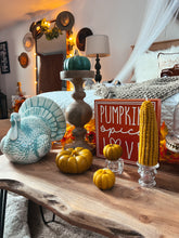 Load image into Gallery viewer, Beeswax Pumpkin Candle