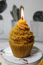 Load image into Gallery viewer, Beeswax Cupcake Candle