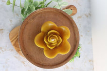Load image into Gallery viewer, Beeswax Floating Rose Candle