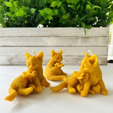 Load image into Gallery viewer, Beeswax Cat Rose Candle