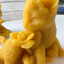 Load image into Gallery viewer, Beeswax Cat Rose Candle
